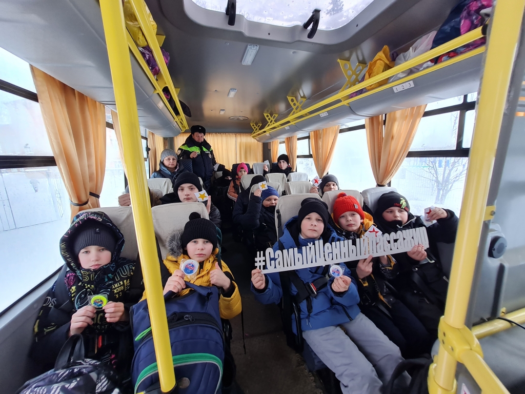 В городском округе сотрудники ГИБДД рассказали учащимся о правилах  поведения в школьных автобусах » Официальный сайт администрации городского  округа Шаховская